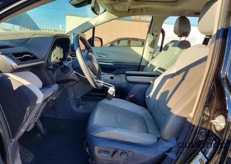 2021 Toyota Sienna Xle z USA, uszkodzony, nr VIN 5TDYRKEC3MS067069